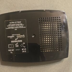 CHANEL Ultra Wear Powder Foundation In Shade b70